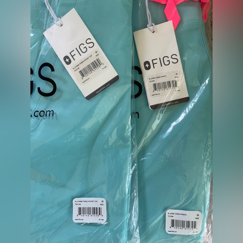 Set-FIGS Neon Blue Women's Scrub Set - Top & Cargo Pants - Picture 4 of 8